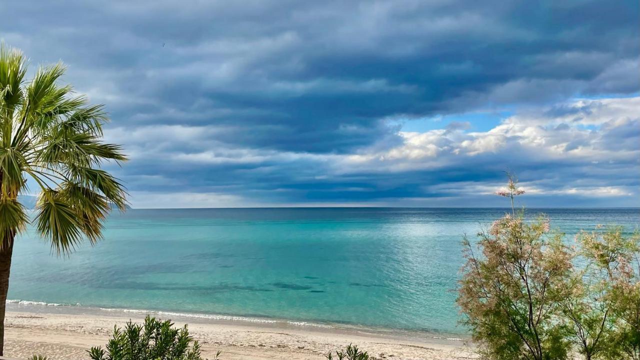 Villa By The Beach Sant'Andrea  Bagian luar foto